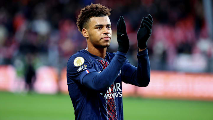 Le PSG redevient leader de Ligue 1. Le PSG redevient leader de Ligue 1.