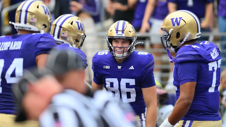  Huskies tight end Decker DeGraaf (86) celebrates a 41- touchdown catch against Eastern Michigan with his teammates.