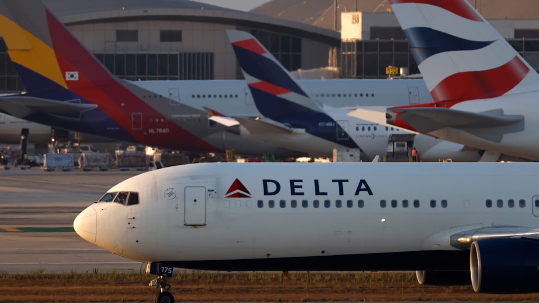 Delta Air Lines At Los Angeles International Airport