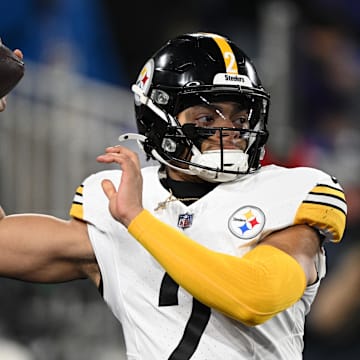 The New York Jets will sign veteran quarterback Justin Fields to a tw-year deal.