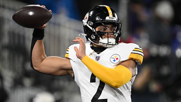 Pittsburgh Steelers quarterback Justin Fields (2) warms up before an AFC wild card game against the Baltimore Ravens 