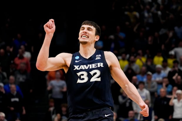 The Xavier Musketeers Attackers Zach Freemantle (32)