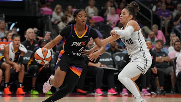 A photo of Monique Akoa Makani driving the ball