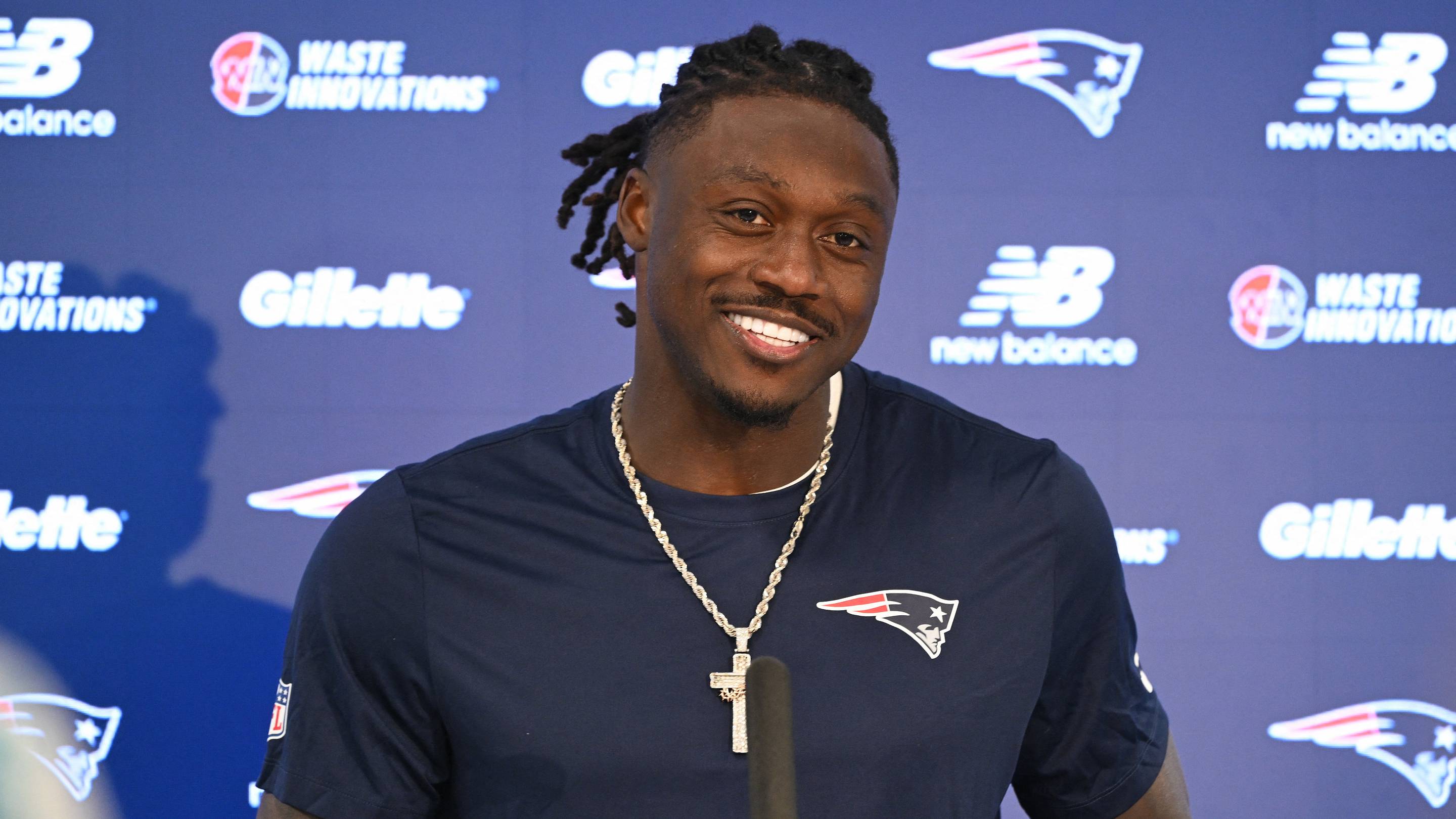 Patriots are learning what the Eagles already knew about AJ Brown