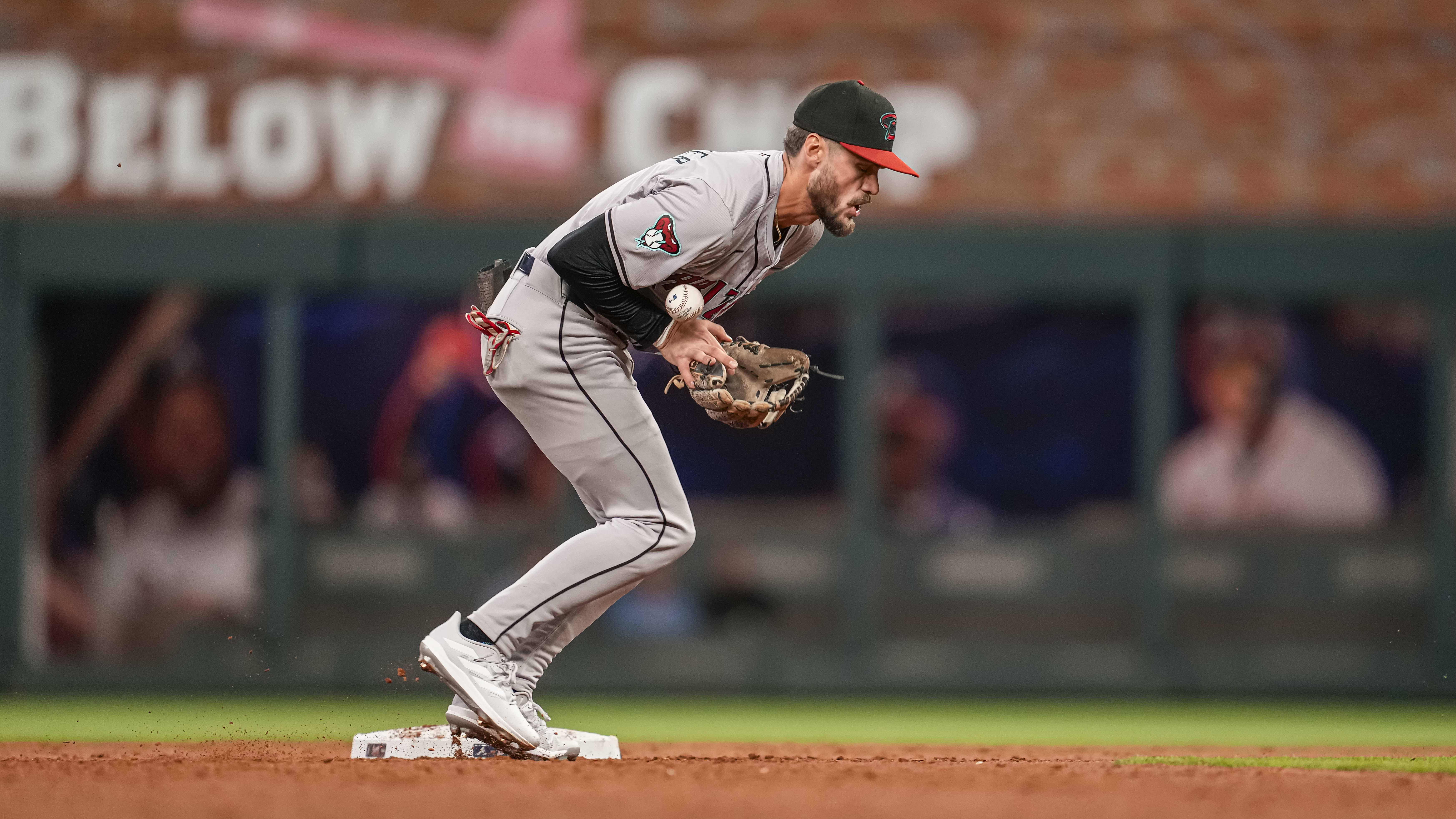 Arizona Diamondbacks shortstop Blaze Alexander  commits an error in the 9th inning against the Braves