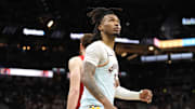 Stephon Castle looks up during a game against the Raptors.