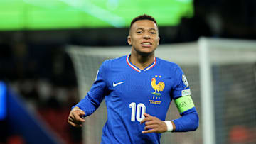 Kylian Mbappé débute la rencontre face à l'Ukraine.