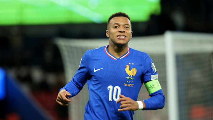 Kylian Mbappé débute la rencontre face à l'Ukraine.