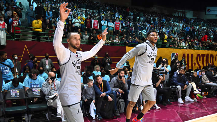 Stephen Curry y Giannis Antetokounmpo son dos de los mejores jugadores de la NBA en la última década