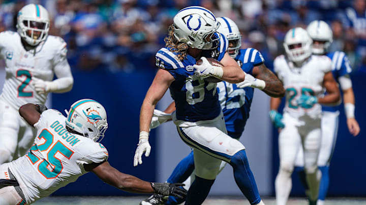 Indianapolis Colts tight end Tyler Warren (84) rushes up the field Sunday, Sept. 7, 2025, during the game at Lucas Oil Stadium in Indianapolis. The Indianapolis Colts defeated the Miami Dolphins, 33-8.