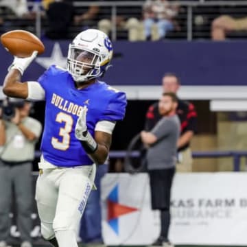 Photo of Tyler Chapel Hill QB Demetrius Brisbon by Tommy Hays