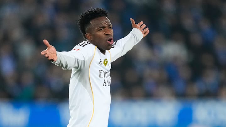 Vini Jr. deve ficar como opção no banco de reservas