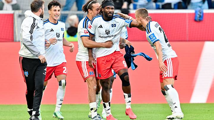 Dürfen sich auf eine riesige TV-Bühne im Volkspark freuen: Die Profis des Hamburger SV Dürfen sich auf eine riesige TV-Bühne im Volkspark freuen: Die Profis des Hamburger SV