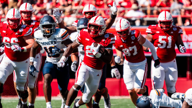 Nebraska Cornhuskers running back Emmett Johnson (21) runs against the UTEP Miners during the second quarter at Memorial Stad