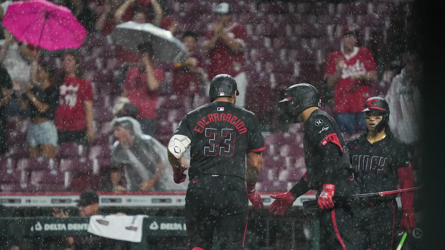 Reds Win 4-3 Over Diamondbacks on Encarnacion-Strand Walk-Off Double