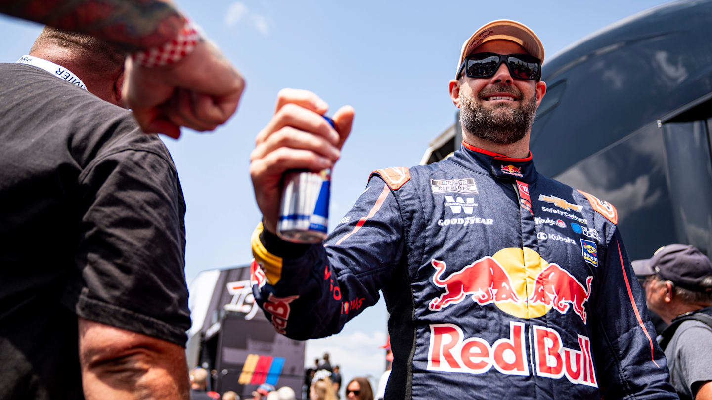 Shane Van Gisbergen Inks Multi-Year Contract Extension with Trackhouse
