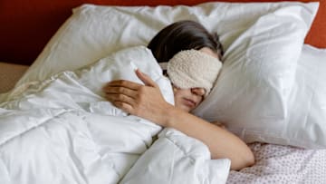 Sleeping naked might improve your sleep quality.