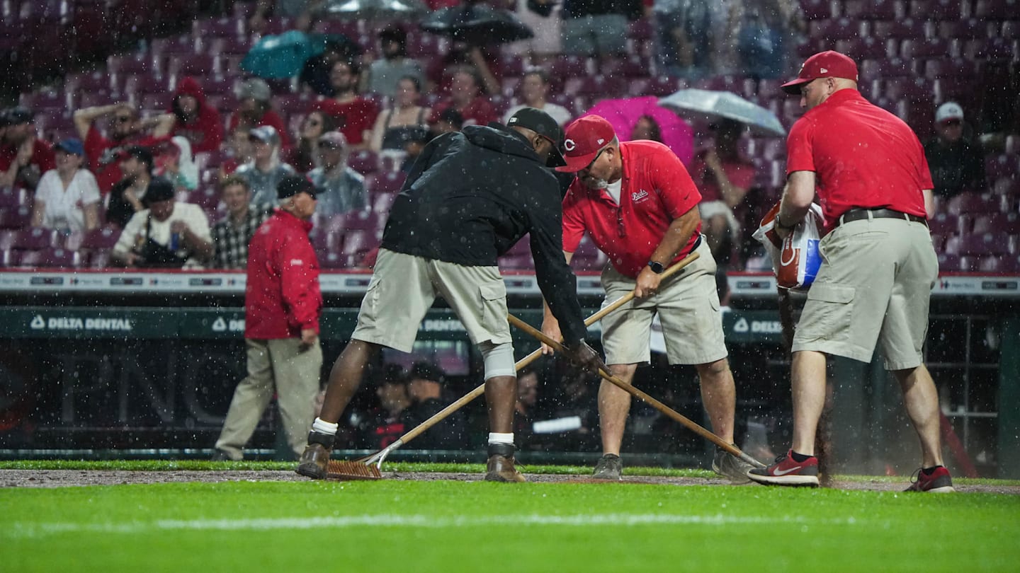 Reds Beat Diamondbacks 4-3 in Suspended 10-Inning Game