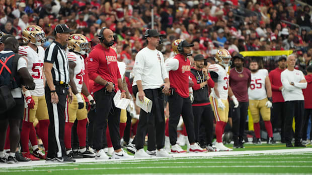 “ONE MOMENT CHANGED EVERYTHING!” – The 49ers’ Week 8 loss to the Texans came down to a single, heartbreaking play — a costly mistake that flipped momentum and left San Francisco fans stunned and searching for answers-thang123