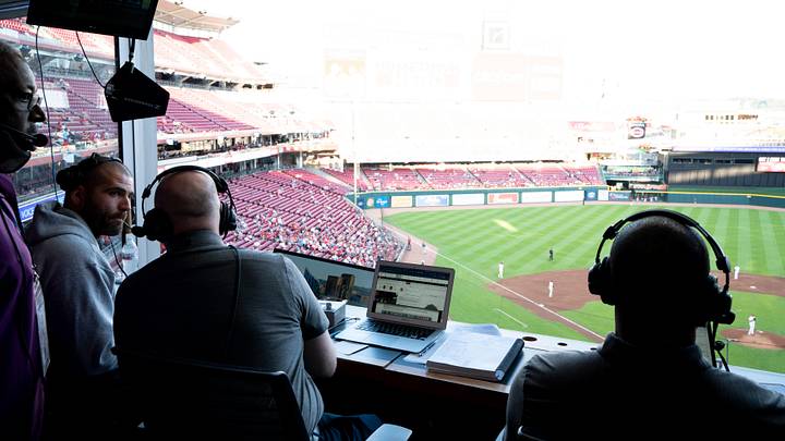 Cincinnati Reds live television broadcast of the Cincinnati Reds with Barry Larkin and John Sadak