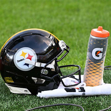 Aug 16, 2025; Pittsburgh, Pennsylvania, USA; A Pittsburgh Steelers helmet sits on the turf against the Tampa Bay Buccaneers during the first quarter at Acrisure Stadium. Mandatory Credit: Barry Reeger-Imagn Images