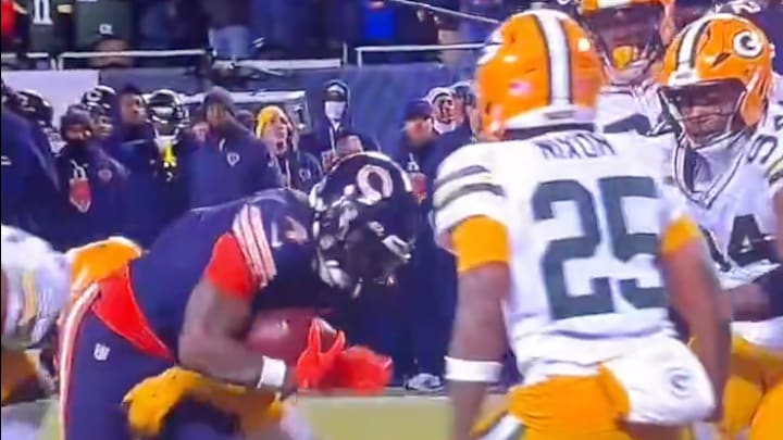 Packers cornerback Keisean Nixon wanted nothing to do with Bears running back D'Andre Swift on this touchdown run.