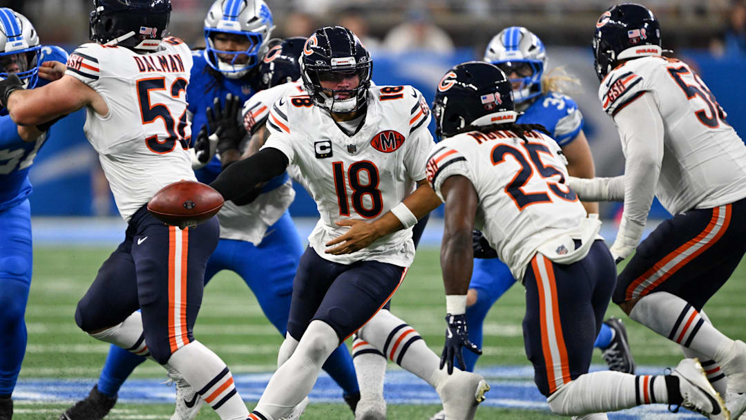 Sep 14, 2025; Detroit, Michigan, USA; Chicago Bears quarterback Caleb Williams (18) looks to hand off the ball to Chicago Bears running back Kyle Monangai (25) during the second quarter of the game at Ford Field. Mandatory Credit: Lon Horwedel-Imagn Images