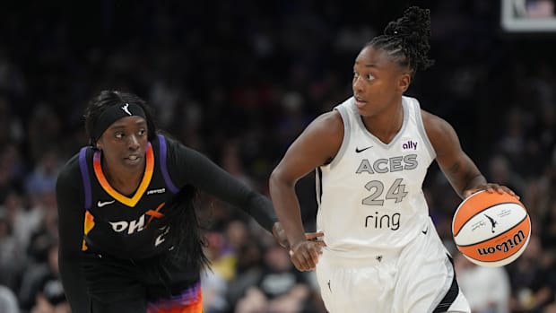 A picture of Jewell Loyd driving the ball