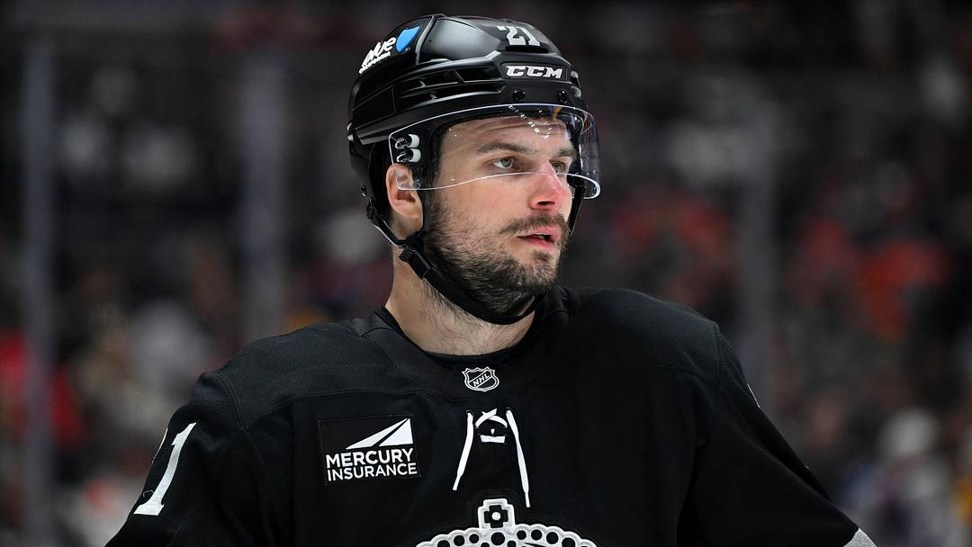 Apr 11, 2026; Los Angeles, California, USA; Los Angeles Kings center Scott Laughton (21) is seen on the ice during the third period against the Edmonton Oilers at Crypto.com Arena. Mandatory Credit: Griffin Hooper-Imagn Images