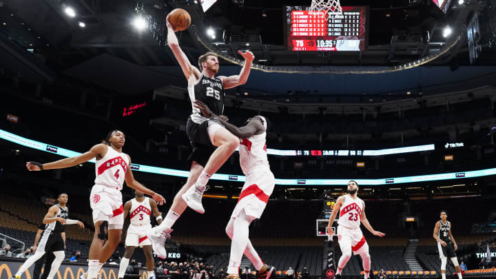 Jakob Poeltl, Pascal Siakam Jakob Poeltl, Pascal Siakam