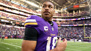 Chicago Bears v Minnesota Vikings - NFL 2025