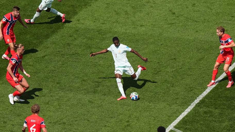 Dembele shooting his third goal