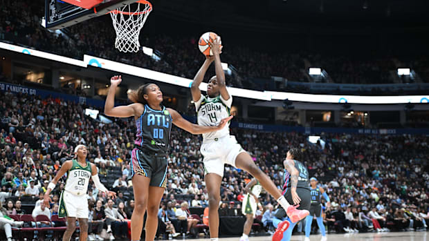 A picture of Dominique Malonga shooting the ball