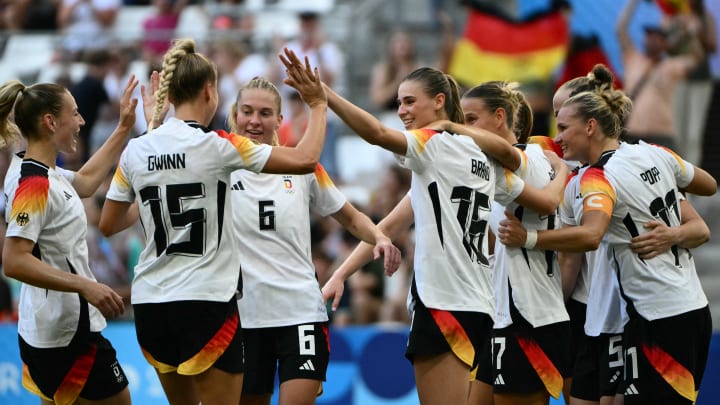 Die DFB-Frauen bejubeln das 1:0.