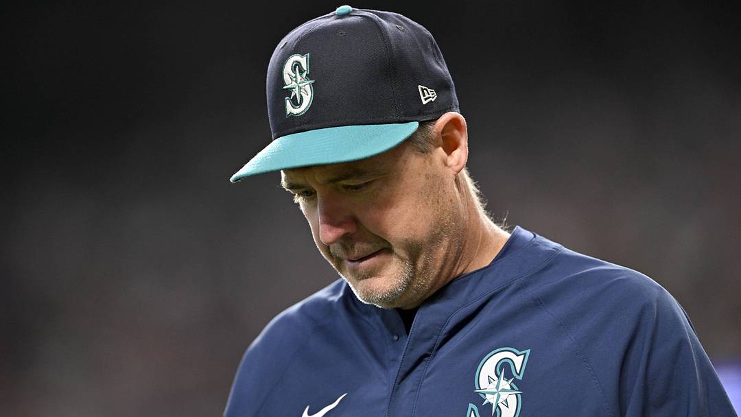 Jun 28, 2025; Arlington, Texas, USA; Seattle Mariners manager Dan Wilson (6) during the game between the Texas Rangers and the Seattle Mariners at Globe Life Field. Mandatory Credit: Jerome Miron-Imagn Images