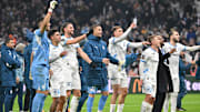Les marseillais ont célébré la victoire avec leur public après le coup de sifflet final. 