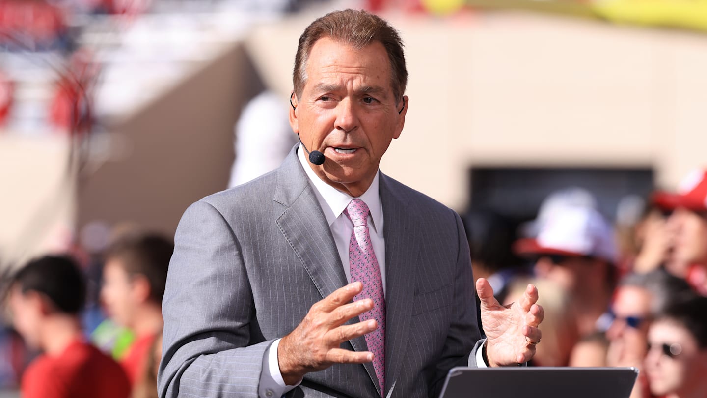 ESPN 的尼克薩班 (Nick Saban) 在 Big 12 會議上投籃後對他進行了惡搞