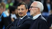Le président de l'OM, Pablo Longoria, aux côtés du propriétaire Frank McCourt.