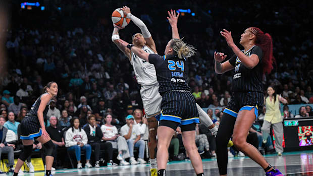 Chicago Sky upset the New York Liberty on Thursday night.