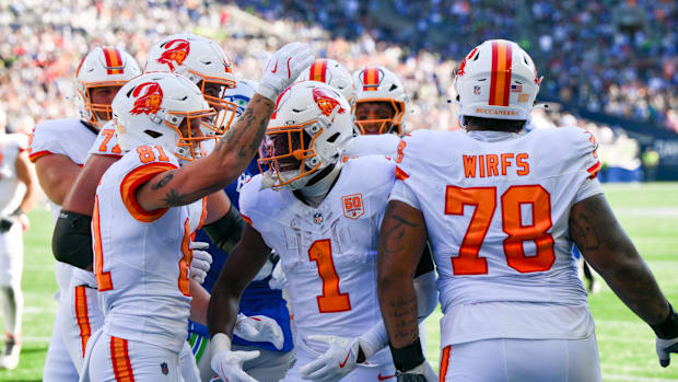 Tampa Bay Buccaneers running back Rachaad White (1) reacts with teammates after scoring a touchdown against the Seattle