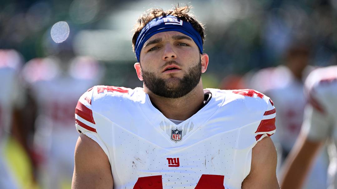Oct 26, 2025; Philadelphia, Pennsylvania, USA; New York Giants running back Cam Skattebo (44) looks on before the game against the Philadelphia Eagles at Lincoln Financial Field. Mandatory Credit: Eric Hartline-Imagn Images