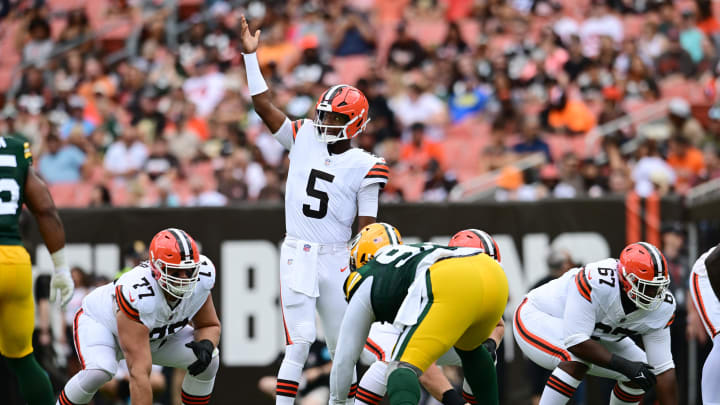 Browns quarterback Jameis Winston runs the offense during a preseason game against the Green Bay Packers at Cleveland Browns Stadium. 