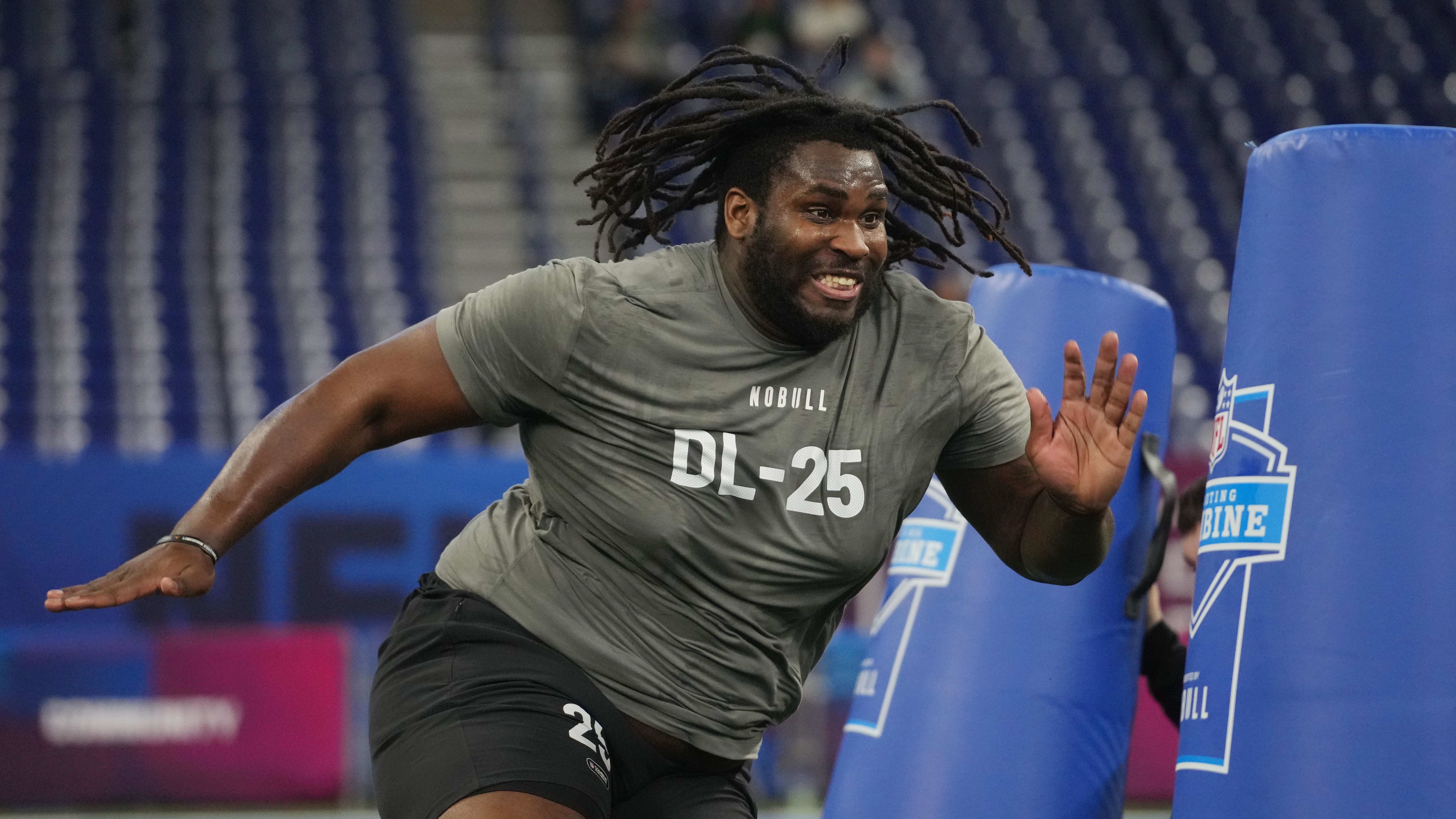 Texas defensive lineman T'Vondre Sweat (DL25) works out during the NFL Scouting Combine.
