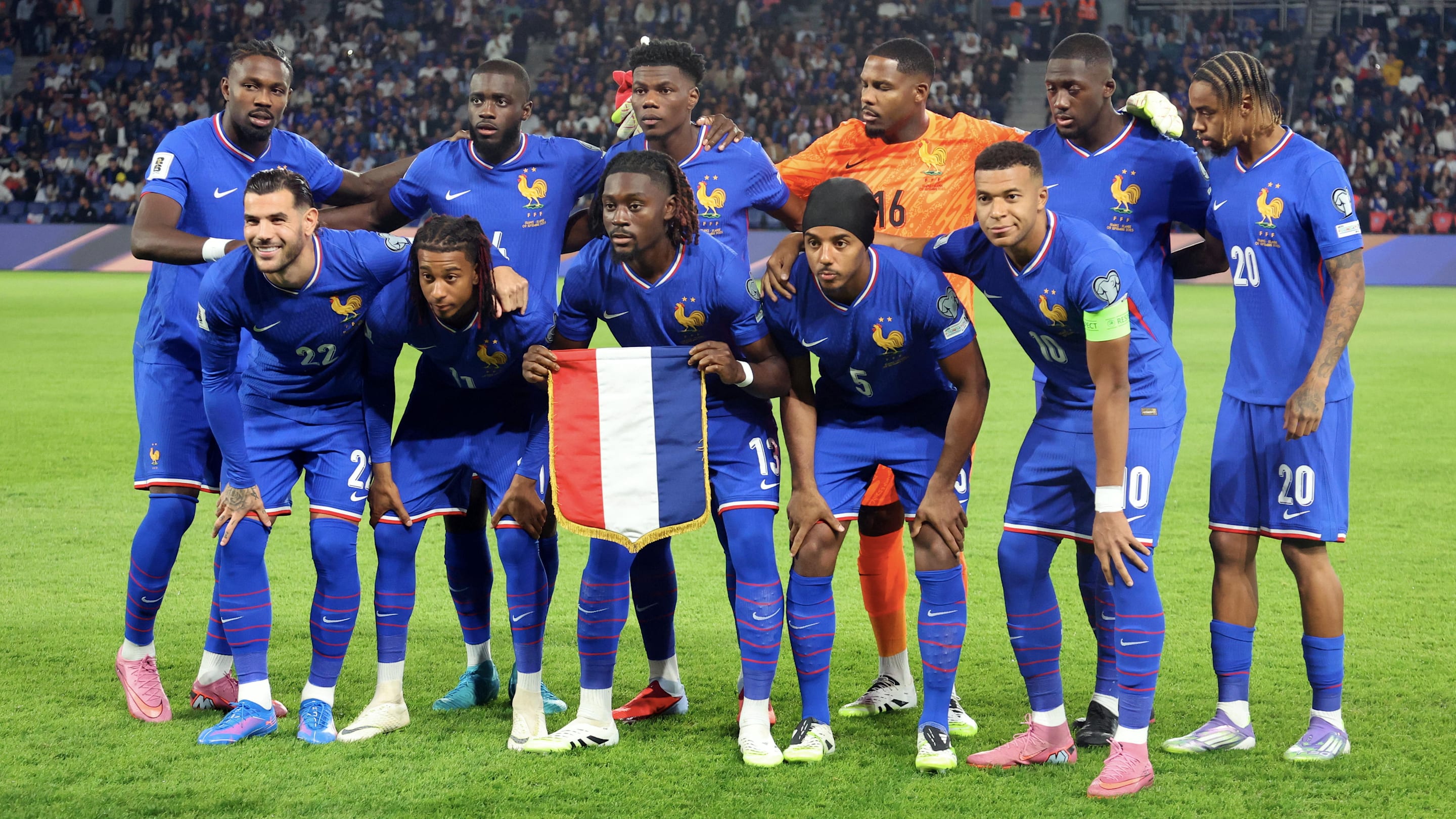 VIDEO - France - Ukraine : Le tifo sublime du Parc des Princes pour les 10 ans des attentats du 13 novembre 2015