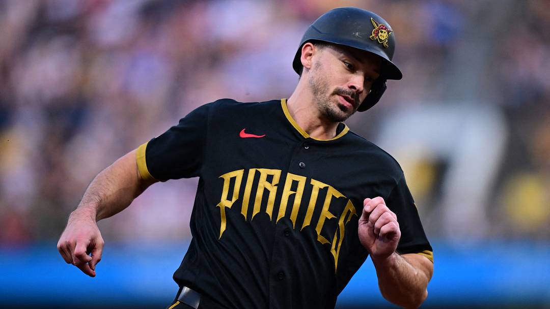 Aug 14, 2026; Pittsburgh, Pennsylvania, USA; Pittsburgh Pirates left fielder Bryan Reynolds (10) runs home to score a run during the fourth inning against the Boston Red Sox at PNC Park. Mandatory Credit: David Dermer-Imagn Images