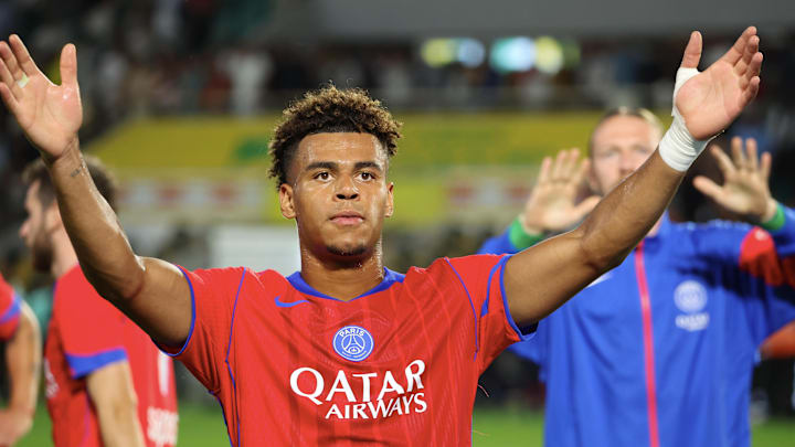Désiré Doué fait son retour dans le XI de Luis Enrique. Désiré Doué fait son retour dans le XI de Luis Enrique.