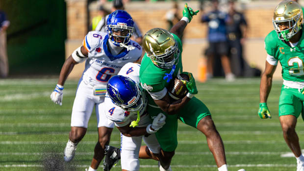 Jadarian Price runs for Notre Dame against Boise Stat