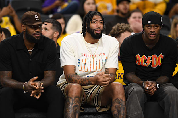Los Angeles Lakers forward Anthony Davis (3), forward LeBron James (23) and forward Jarred Vanderbilt (2) on the sidelines ag
