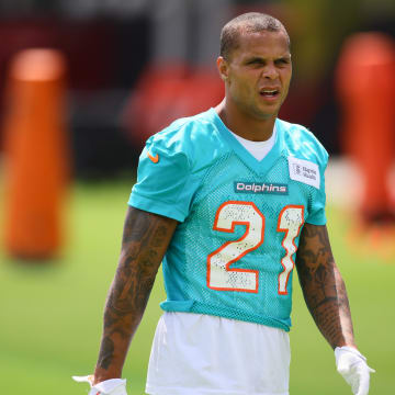 Jun 4, 2024; Miami Gardens, FL, USA; Miami Dolphins safety Jordan Poyer (21) works out during mandatory minicamp at Baptist Health Training Complex.