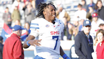 Southern Methodist Mustangs quarterback Kevin Jennings (7)